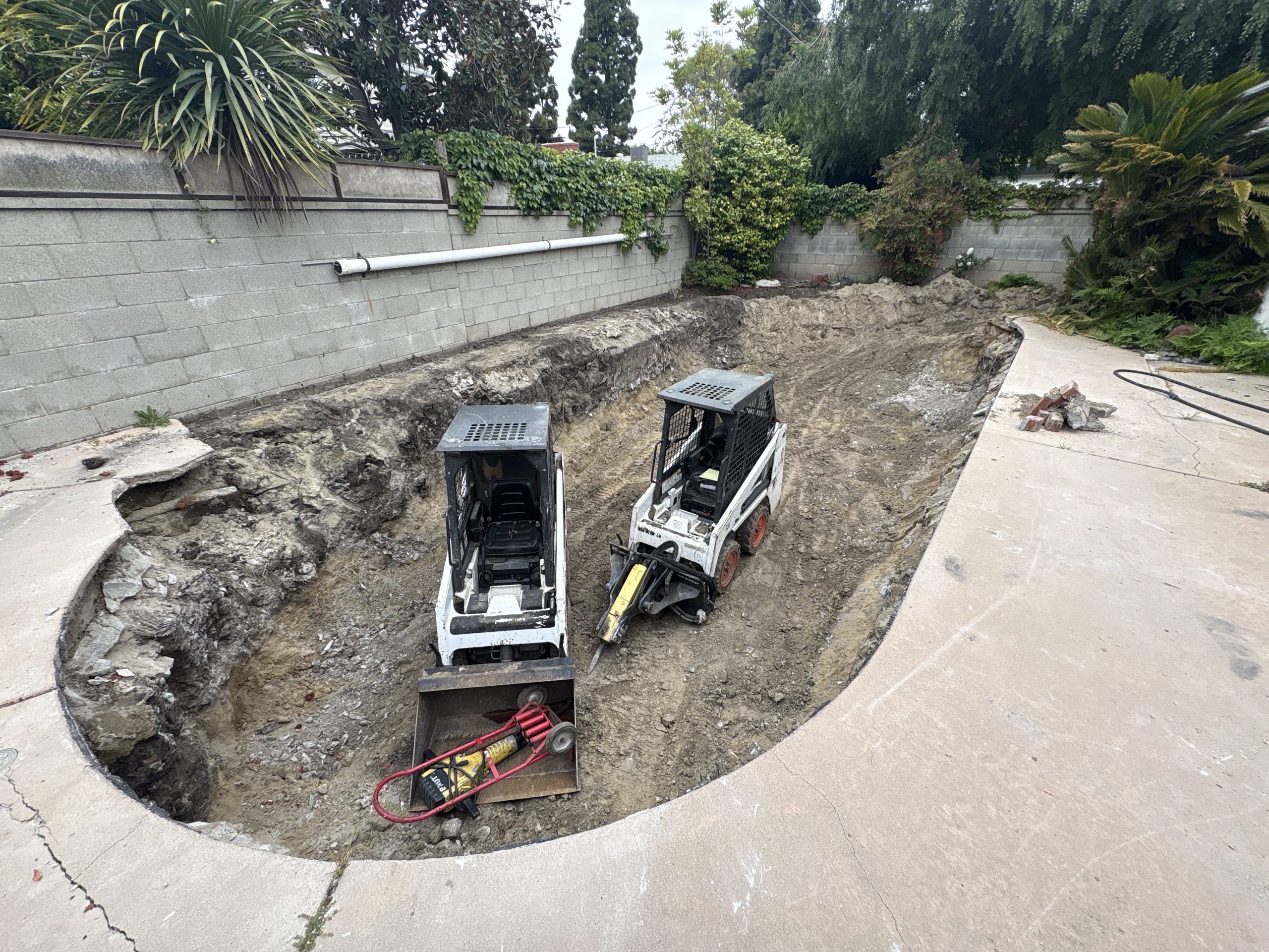 pool demolition machinery in Los Angeles